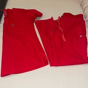 FIGS woman scrub set